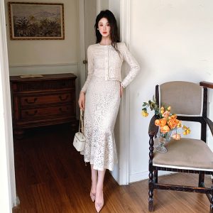 2026 Autumn Korean Style Two-Piece Women's Set with Round Neck Top and Mermaid Skirt in Apricot