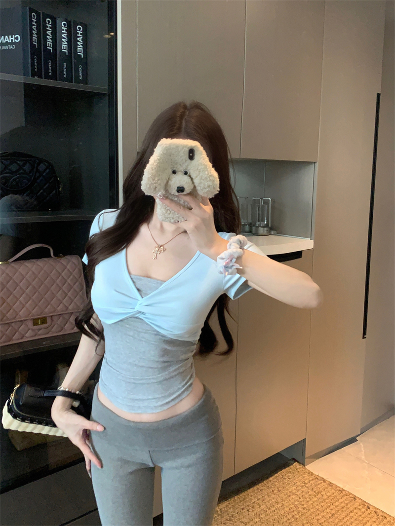 Women's Ballet-Style Color-Block Knotted Faux Two-Piece Slim-Fit Cropped T-Shirt - Image 2