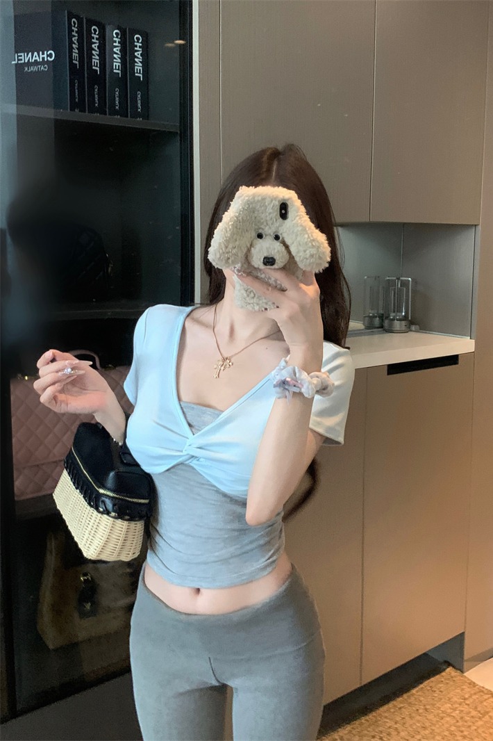 Women's Ballet-Style Color-Block Knotted Faux Two-Piece Slim-Fit Cropped T-Shirt - Image 5